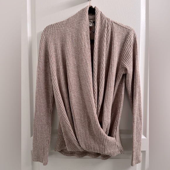 Anthropologie Akemi + Kin Long Sleeve Beige Waffle Knit Wrap Top Size S - Picture 5 of 11